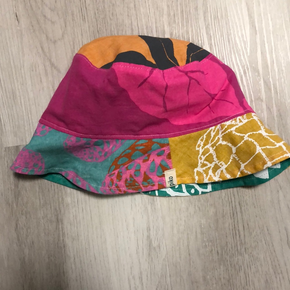 Kealopiko reversible bucket hat- NWOT